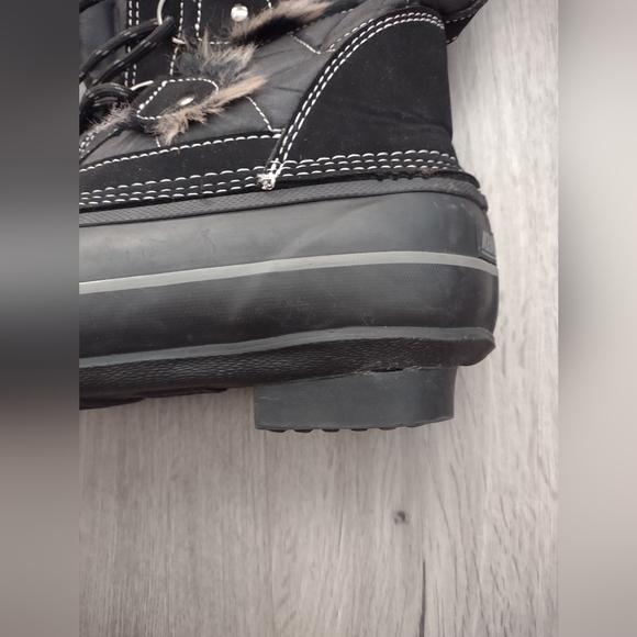 Khombu Cozy Black and Brown Fur-Trimmed Winter Boots Sz 8 - Picture 9 of 9